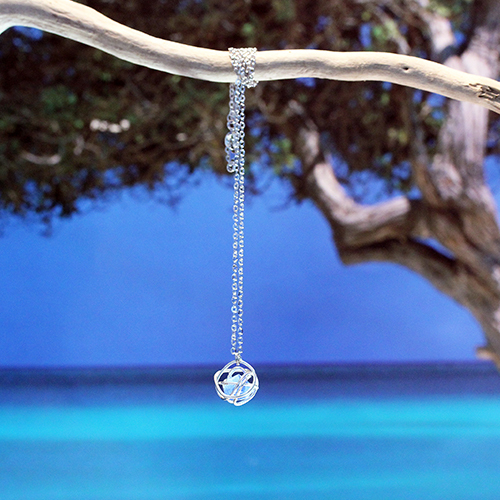 Grand Bleu 小さな海色琉球カレットとワイヤーラップのネックレス