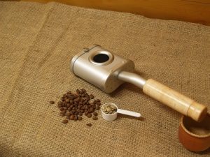 コーヒー焙煎機のおすすめ18選。自宅でも焙煎できる家庭用モデルも