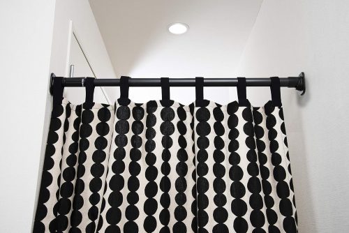 新輝合成(Shinki Gosei) トンボ 突っ張り棒 伸縮 超強力タイプ 日本製 幅68〜104cm対応 アイアンブラック 伸縮ポール KP-104