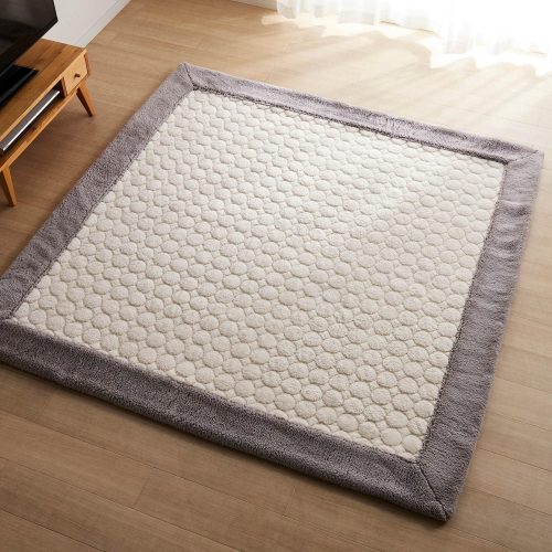 ベルメゾン 額縁デザインの吸湿発熱蓄熱ボアキルトラグ