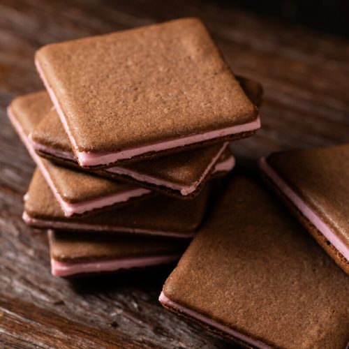 葵乃庄 三ツ星いちごのラングドシャ ティラミスケーキ風