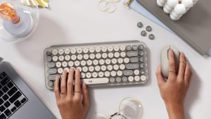 タイプライター風キーボードのおすすめ8選。レトロなデザインのモデルもご紹介