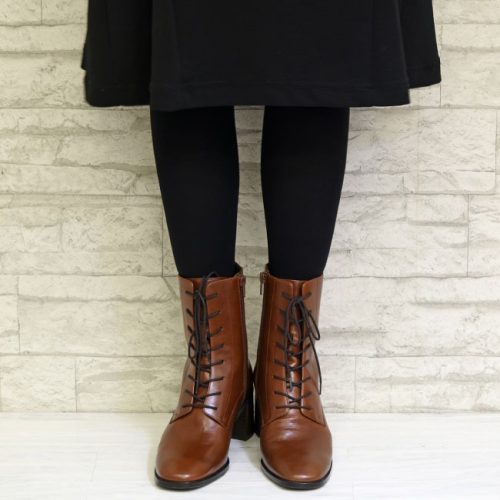 サヴァサヴァ(cava cava) レザーレースアップブーツ