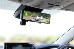ミラー型ドライブレコーダーのおすすめ14選。視界を妨げず安全運転をサポート