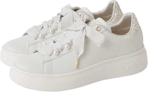 プラスダイアナ(+diana) パールビジュー付きリボンスニーカー