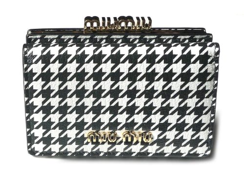 ミュウミュウ(Miu Miu) ハウンドトゥース レザーコンパクトウォレット マドラスレザー財布