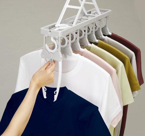 襟元を伸ばしたくない服には肩掛けタイプ