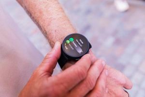 サイクリングにおすすめのスマートウォッチ12選。直感的な操作ができるモデルも