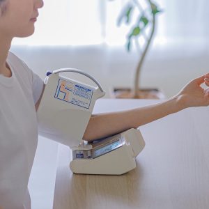 上腕式血圧計のおすすめ15選。カフ式・アームイン式をそれぞれご紹介