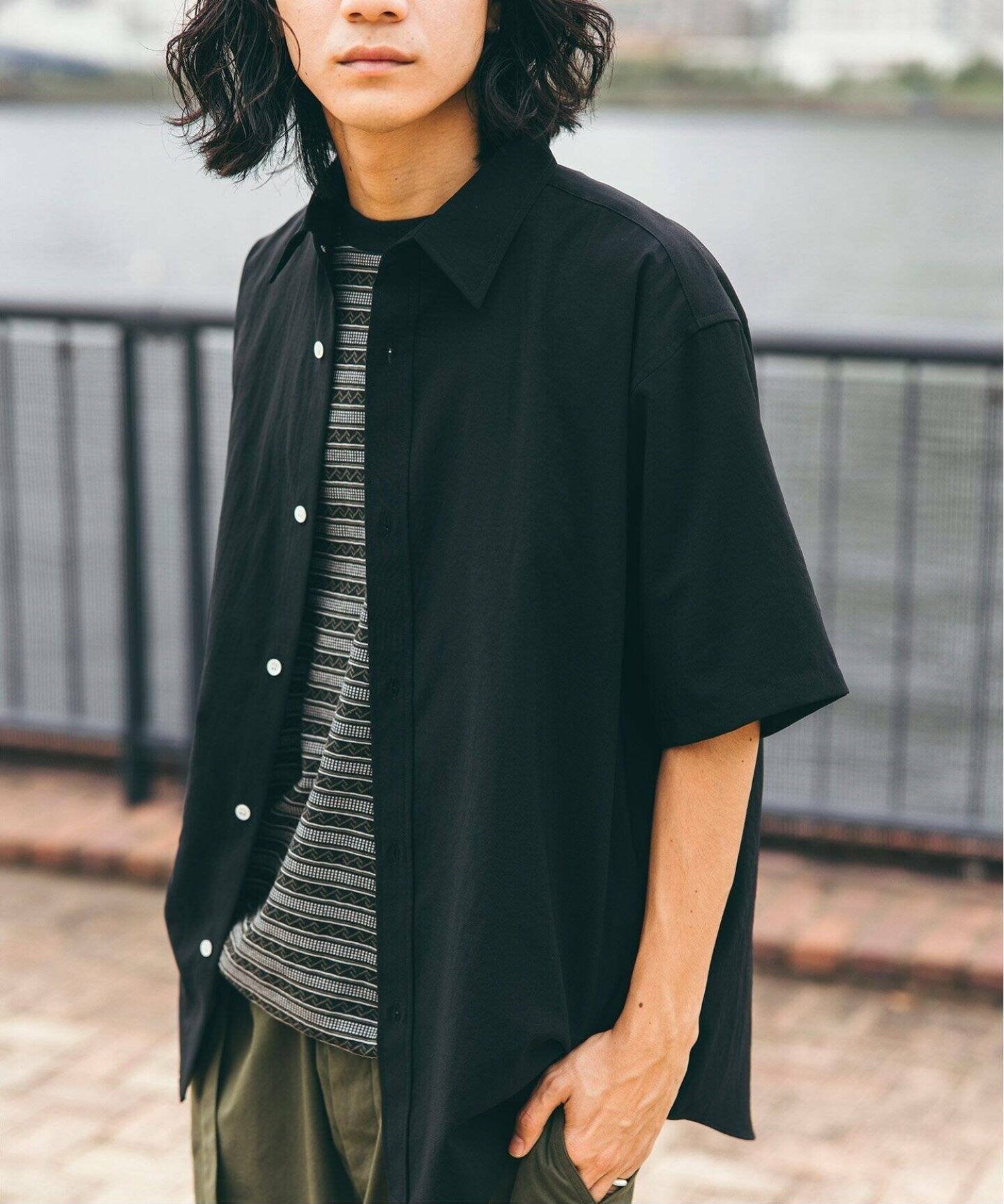 シャツ 夏シャツの着こなし52選！ 抜け感と爽やかさを加味するスタイリングの