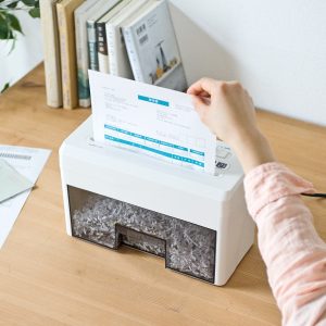 小型シュレッダーのおすすめ15選。コンパクトなモデルをご紹介