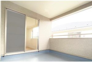 網戸目隠しシートのおすすめ6選。昼でも夜でも目隠しできるモノもご紹介