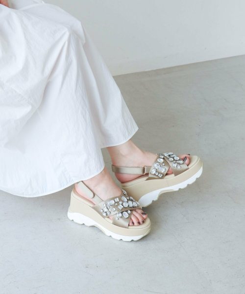 イーボル(EVOL) ビジューサテンクロス厚底スポーツサンダル