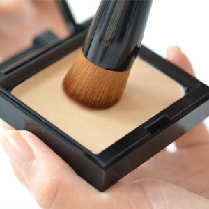 ファンデーションブラシのおすすめ17選。リキッドをキレイに仕上げる人気製品も