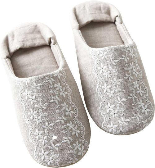 オカ(OKA) レース刺繍のルームシューズ