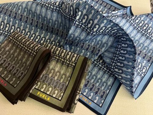 フルラ(Furla) 大判ハンカチ