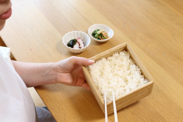 冷凍ご飯がふっくら！冷凍・電子レンジにも対応する「桐のレンジでごはん鉢」