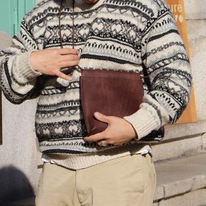 レザーサコッシュのおすすめ15選。機能性と高級感を兼ね備えたアイテム