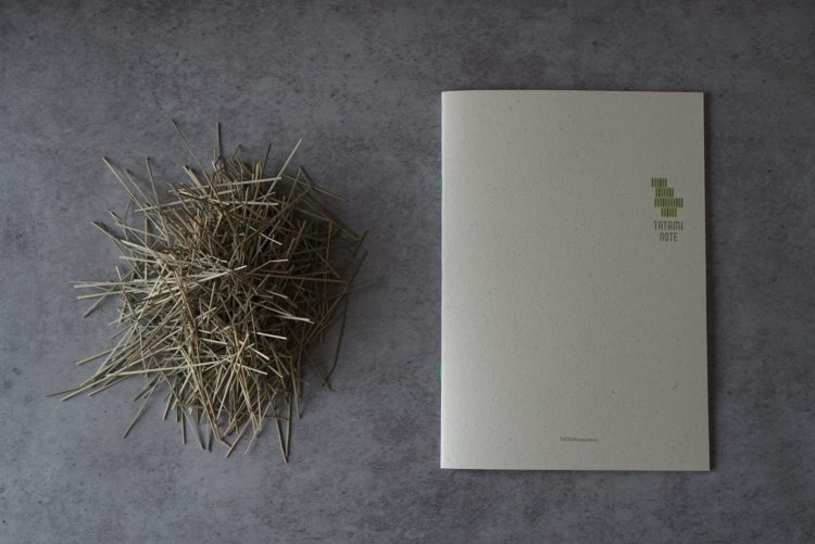 畳屋と文房具店のコラボ文房具！持ち歩ける「TATAMI MEMO・TATAMI NOTE」
