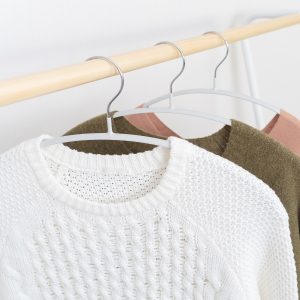 ニット用ハンガーのおすすめ10選。大切な衣類を守る便利アイテムをご紹介
