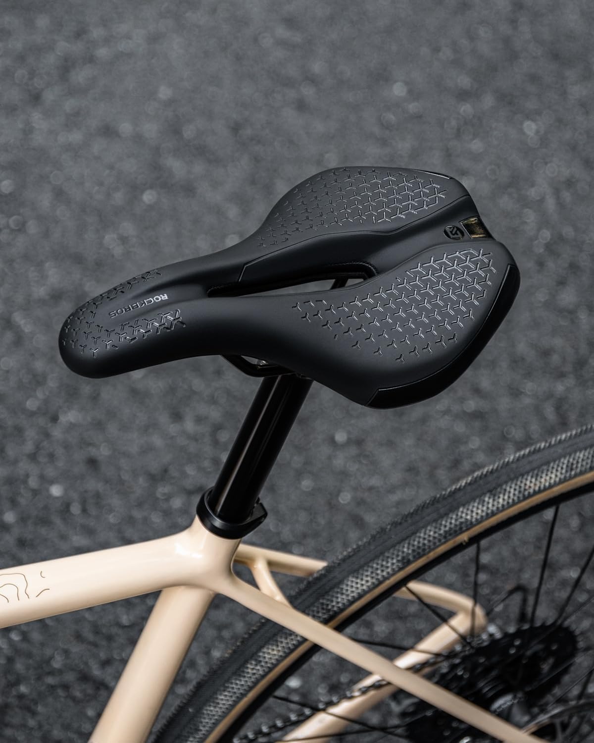 ロードバイク用サドルのおすすめ12選。痛み対策に役立つ人気