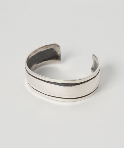 サンク(SunKu) Repousse Wide Bangle