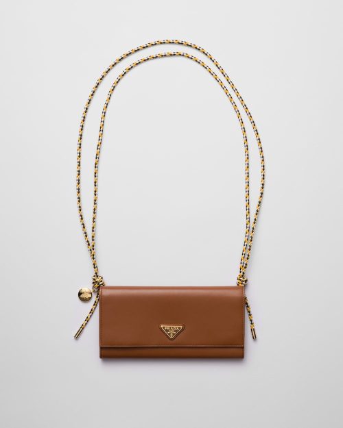 プラダ(PRADA) レザーショルダーストラップ付 財布