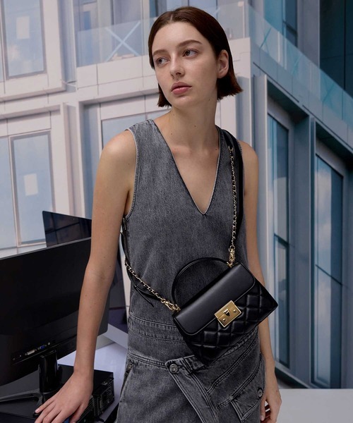 チャールズ＆キース(CHARLES & KEITH) Alva アルヴァ キルトチェーンストラップトップハンドルバッグ