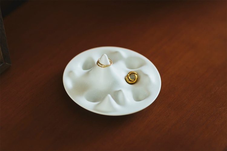 魅せる収納！実用性とデザインを兼ね備えた新発想トレイ「Oase」