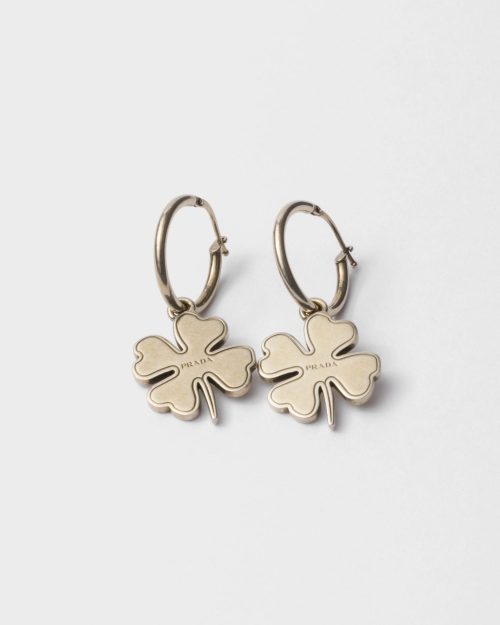 プラダ(PRADA) チャーム付 メタル ピアス