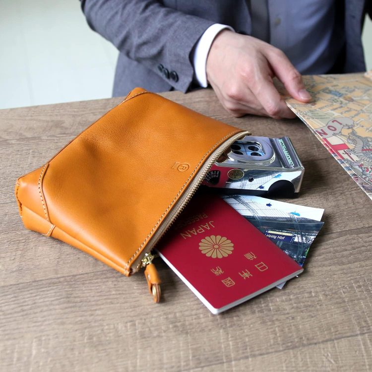 レザー・革ポーチのおすすめブランド10選・メンズ・レディースの人気アイテムも