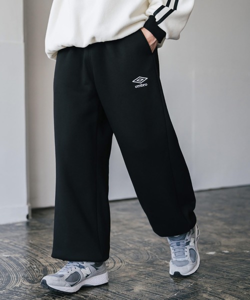 アンブロ(umbro) 裏起毛ワンポイントロゴ刺繍イージーワイドストレートスウェットパンツ