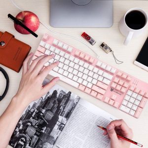 かわいいキーボードのおすすめ16選。レトロなデザインのモデルもご紹介