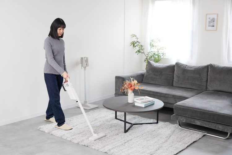 強力パワーと大容量紙パック式で掃除をもっと快適に。「TOSHIBA トルネオコードレス VC-CLP54」の実力をレビュー