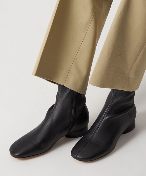 オデット エ オディール(Odette e Odile) ソフトストレッチ ショートブーツ25↑