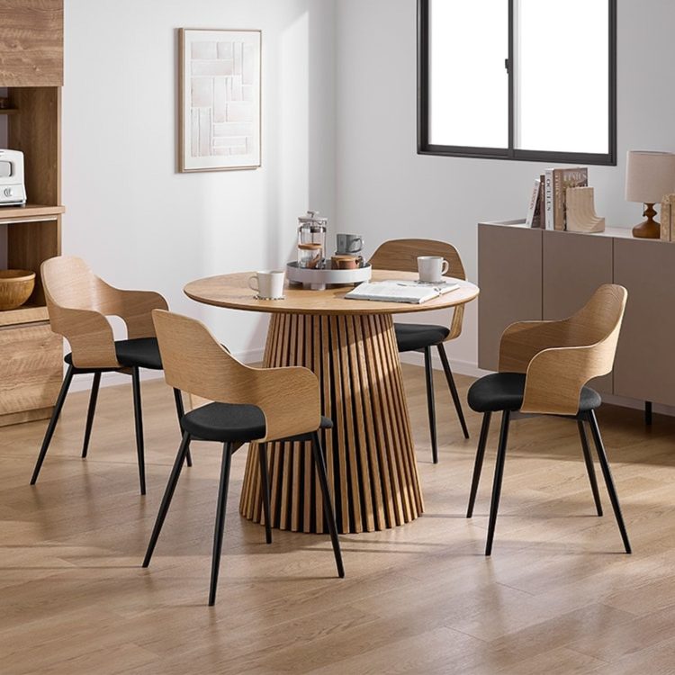 ダイニングテーブルのイメージ