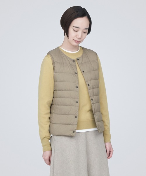 無印良品 軽量ダウンノーカラーベスト