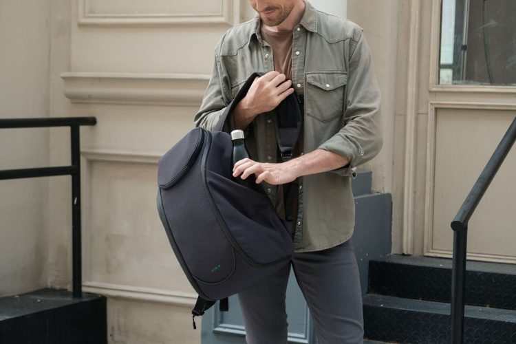 出張も旅行もこれひとつ！防刃・盗難防止リュック「SnapPack Ultra」