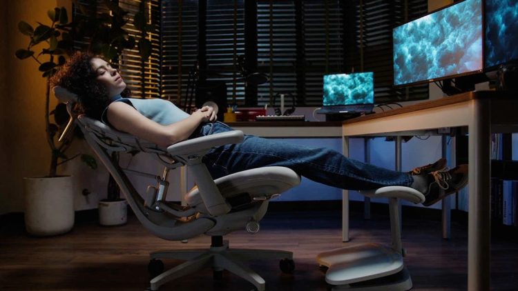 動くたびにフィット！電動ワークチェア「LiberNovo Omni」