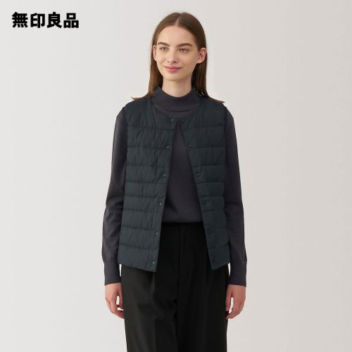 無印良品 婦人 軽量ダウンノーカラーベスト 帯電防止裏地