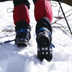 靴底用滑り止めスパイクのおすすめ15選。雪道や凍った路面で重宝するアイテム