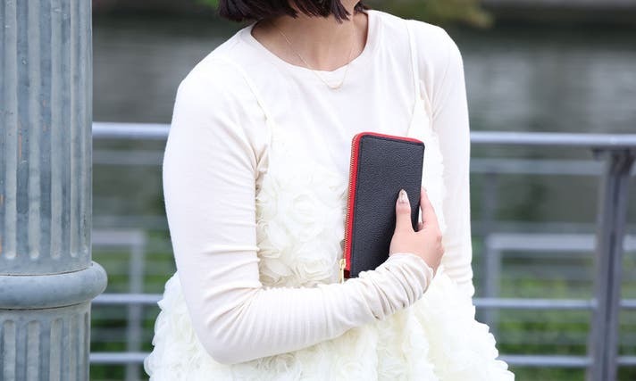 小さくても長財布の安心感はそのまま！こだわりの素材を使用した「小さい長財布」