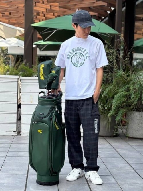 白T×チェック柄パンツの爽やかコーデ