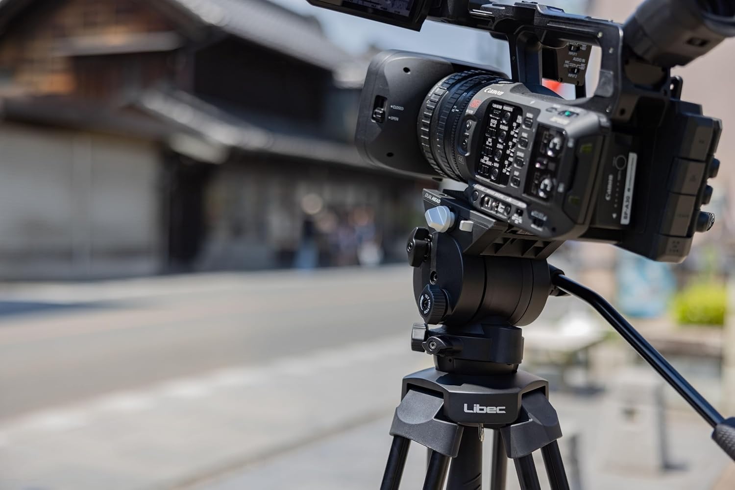 ビデオカメラ用三脚のおすすめ12選。コンパクトに収納できる人気モデルも