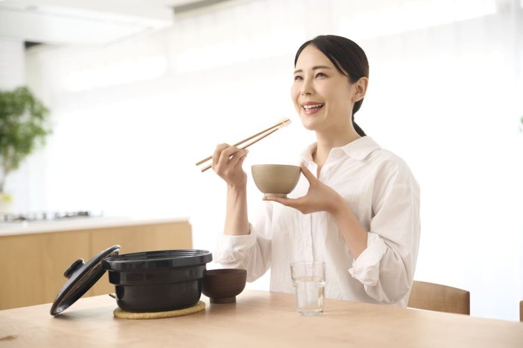 簡単に本格的な炊きあがりのご飯を食べられる！「カマノ土鍋炊飯器」
