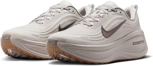ナイキ(NIKE) ボメロ プラス HV8150