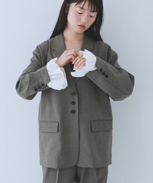 ケービーエフ(KBF) フリルスリーブテーラードジャケット