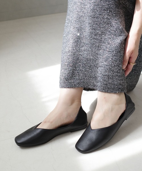 アミアミ(AmiAmi) 軽量スクエアトゥVカットフラットパンプス