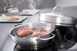 家庭用燻製器のおすすめ16選。キャンプで使えるモノもご紹介