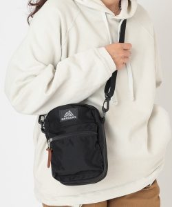 ショルダーポーチのおすすめブランド11選。財布やスマホを身軽に持ち歩ける
